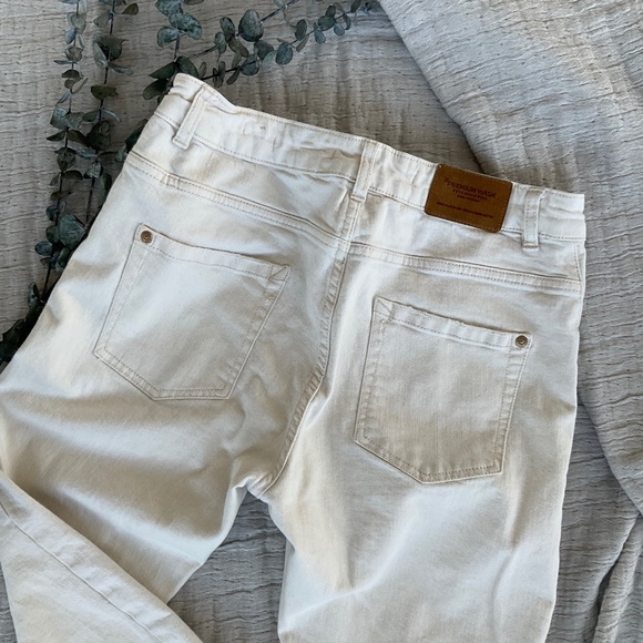 Zara Trafaluc White Baggy Jeans with Embroidered Pocket Size US 8 - Picture 5 of 5